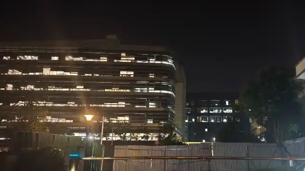 长鑫科技上市首晚厂区灯火通明热搜配图