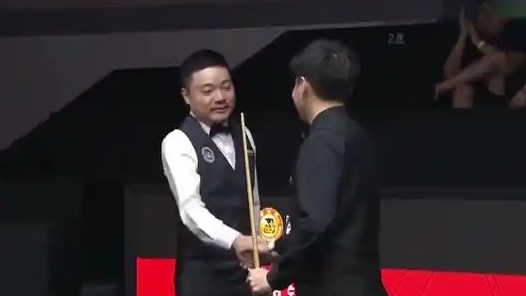 赵心童6比2淘汰丁俊晖热搜配图