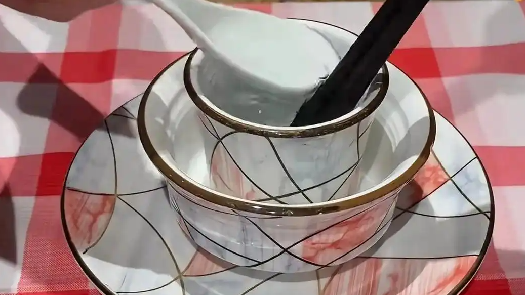 广东人饭前烫碗的含金量还在上升热搜配图